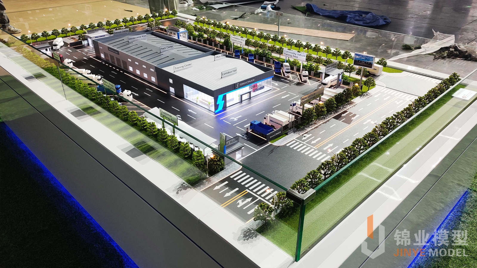 陕汽国外4S店模型布展时拍的照片